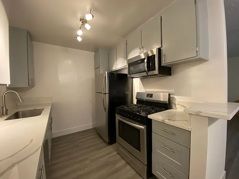 1808 N Harvard Blvd — Photo 44