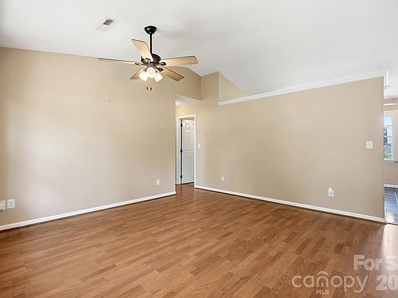 5th image of 2101 Palm Ln