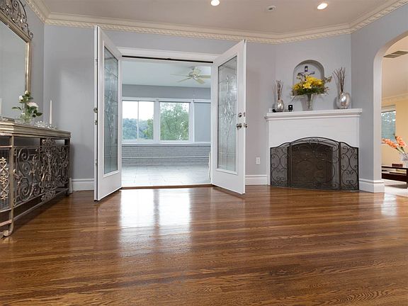 4th image of 1570 Kanawha Blvd E APT 202
