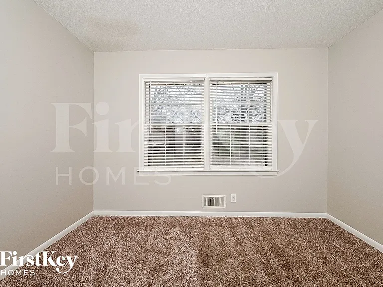 788 S Pine St NE — Photo 12