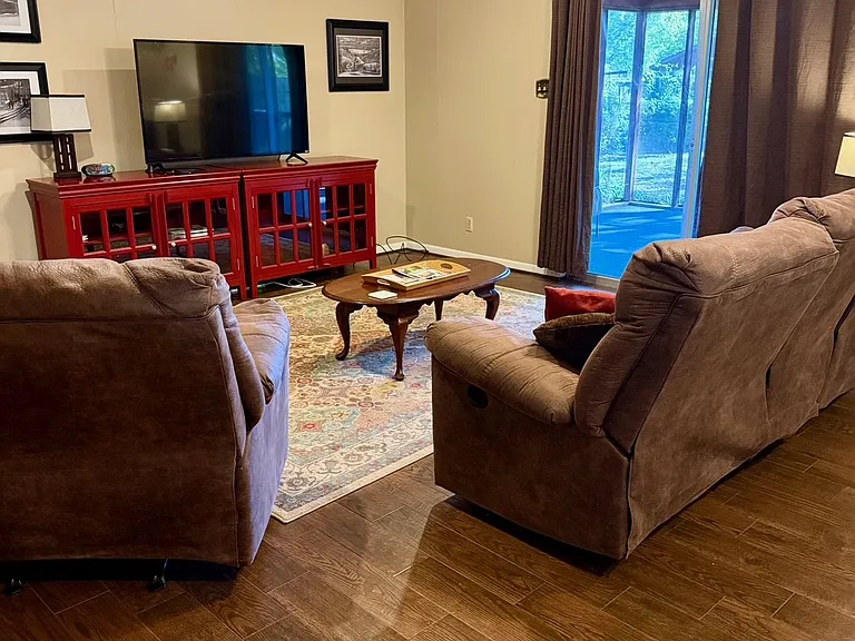205 Fairway Dr — Photo 2