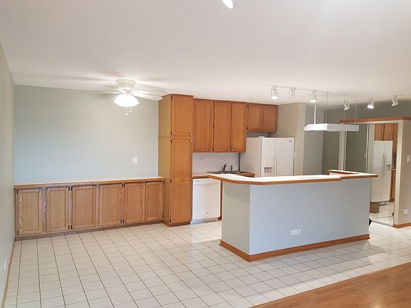5th image of 18 E Old Willow Rd APT 419N