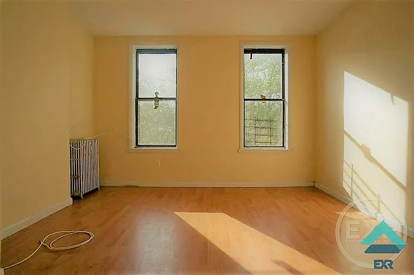 Rented by EXR | media 60