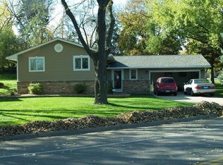 952 Brooks Ave W, Roseville, MN 55113