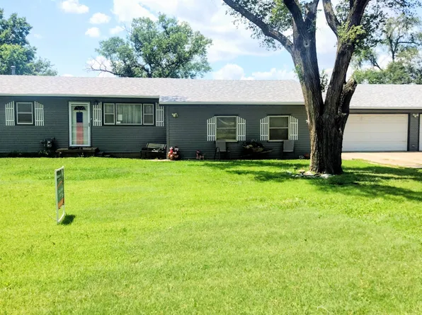 501 Westridge St, Hutchinson, KS 67501