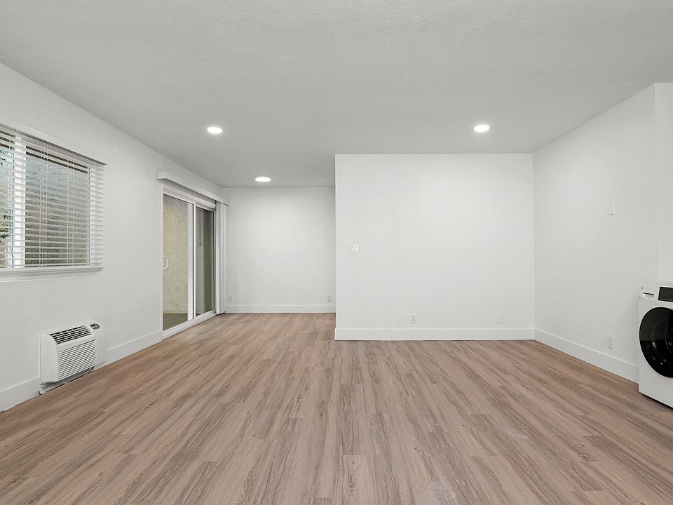 Living Room (1BR)