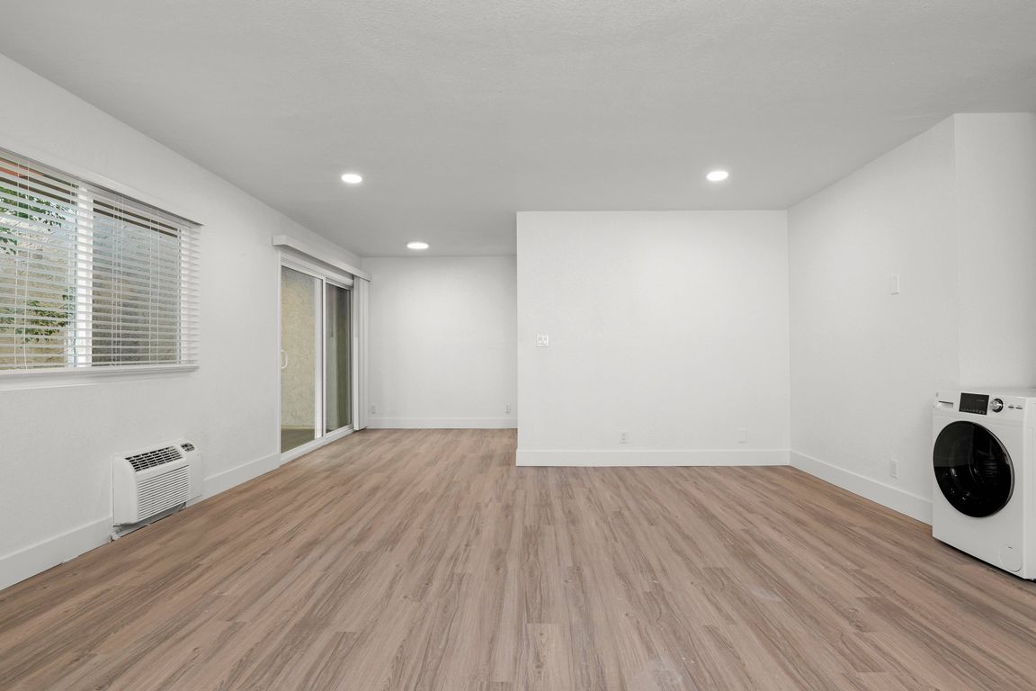 Living Room (1BR)