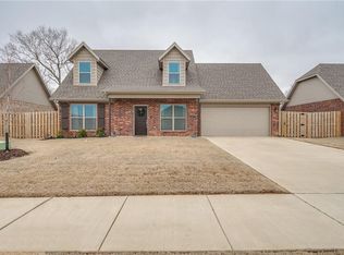 411 W Laurel Ave, Rogers, AR 72758