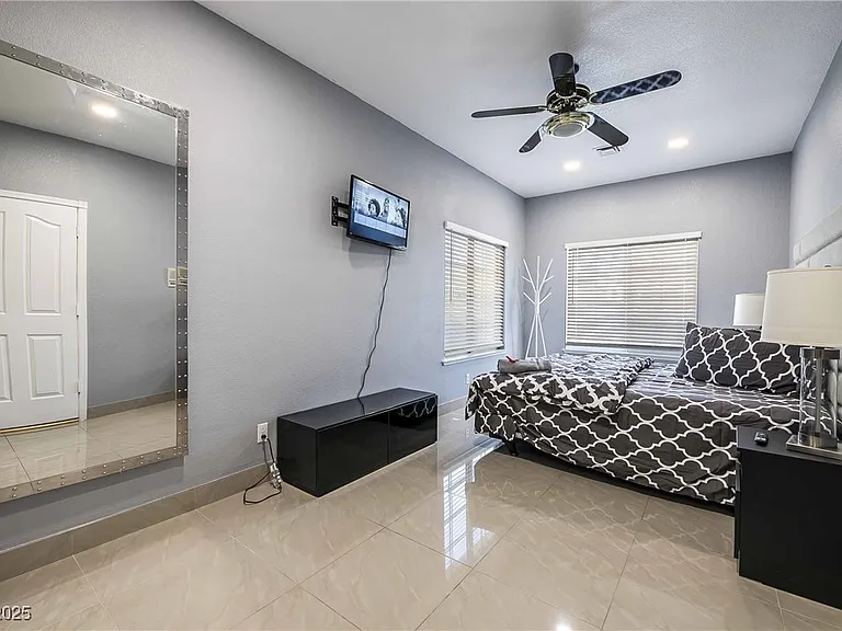 1400 Castle Crest Dr — Photo 45