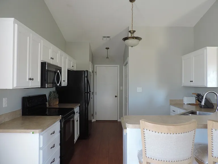 2720 Brookville Dr — Photo 2
