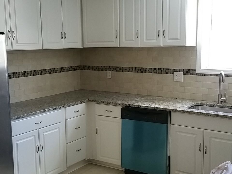 1st image of 910 Oaklawn Ave