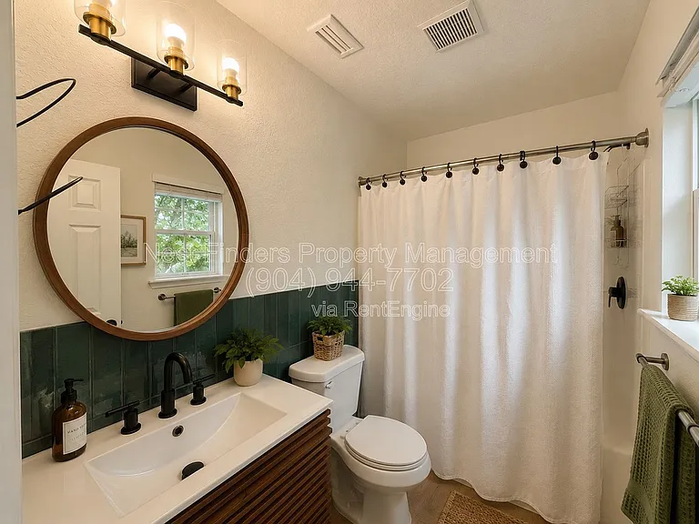 725 Alexander St — Photo 14