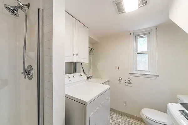 Rented by Dixon Advisory USA Inc. | media 26