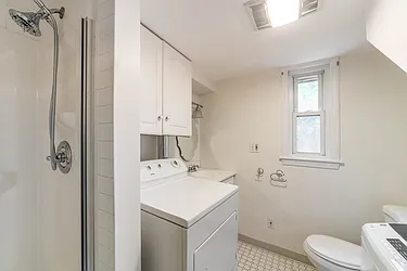 Rented by Dixon Advisory USA Inc.