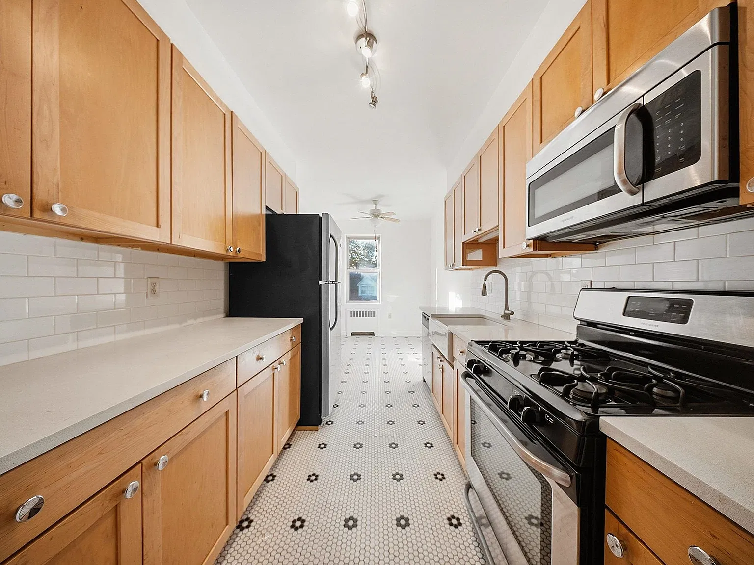 2 bed, 1.0 bath, $2,595 — Photo 4