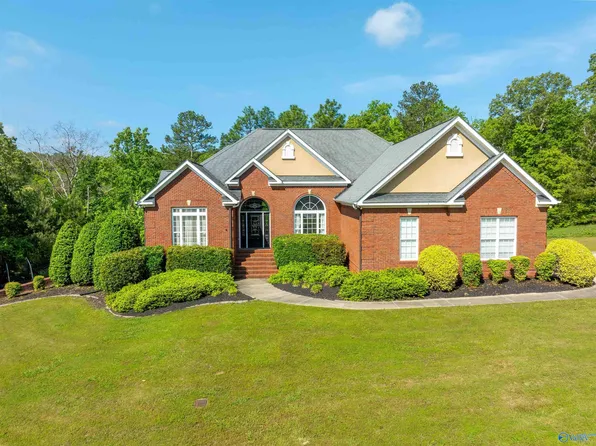 306 Oak Leaf Ln, Glencoe, AL 35905