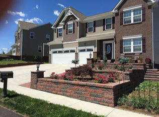 400 Patriot Dr, Carnegie, PA