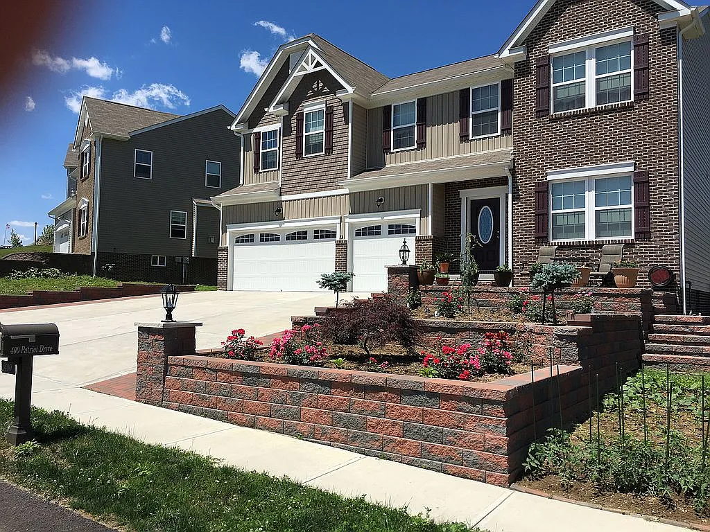 400 Patriot Dr photo 1