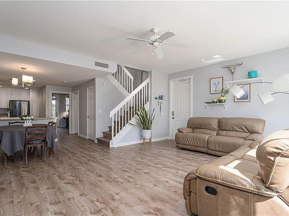 3rd image of 28237 Jeneva WAY