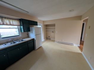 867 Ivanhoe Rd #B, Max Meadows, VA 24360