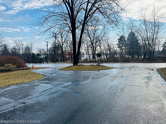 3rd image of 10461 Nine Mile Rd