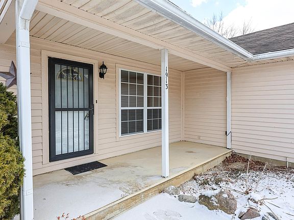 3rd image of 1913 Hunters Ridge Dr