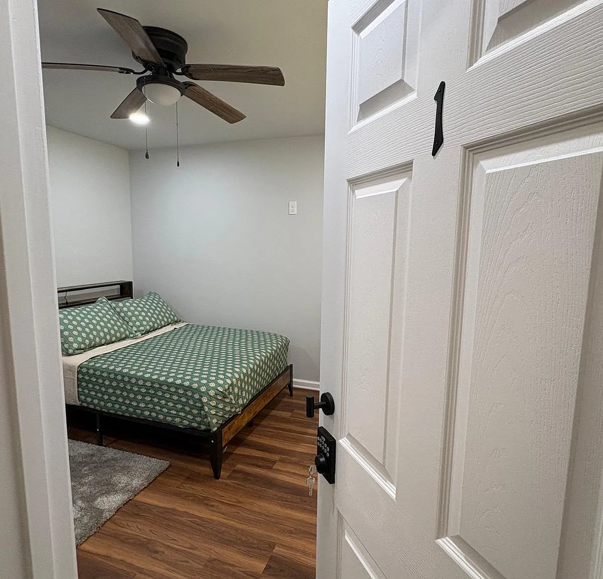 4 bed, 3.0 bath, 1880 sqft, $866 — Photo 2