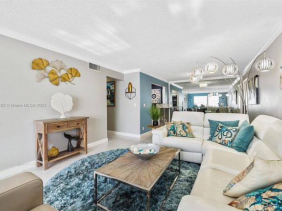 5th image of 6347 Bay Club Dr APT 1