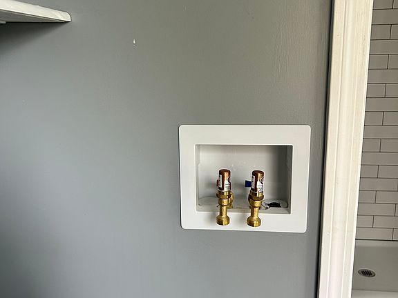 5th image of 158 Shuttle Meadow Ave #1