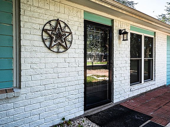 2nd image of 205 Winding Way