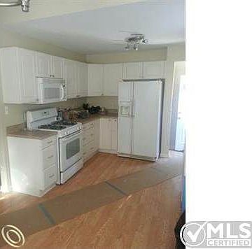 KITCHEN 2.jpg