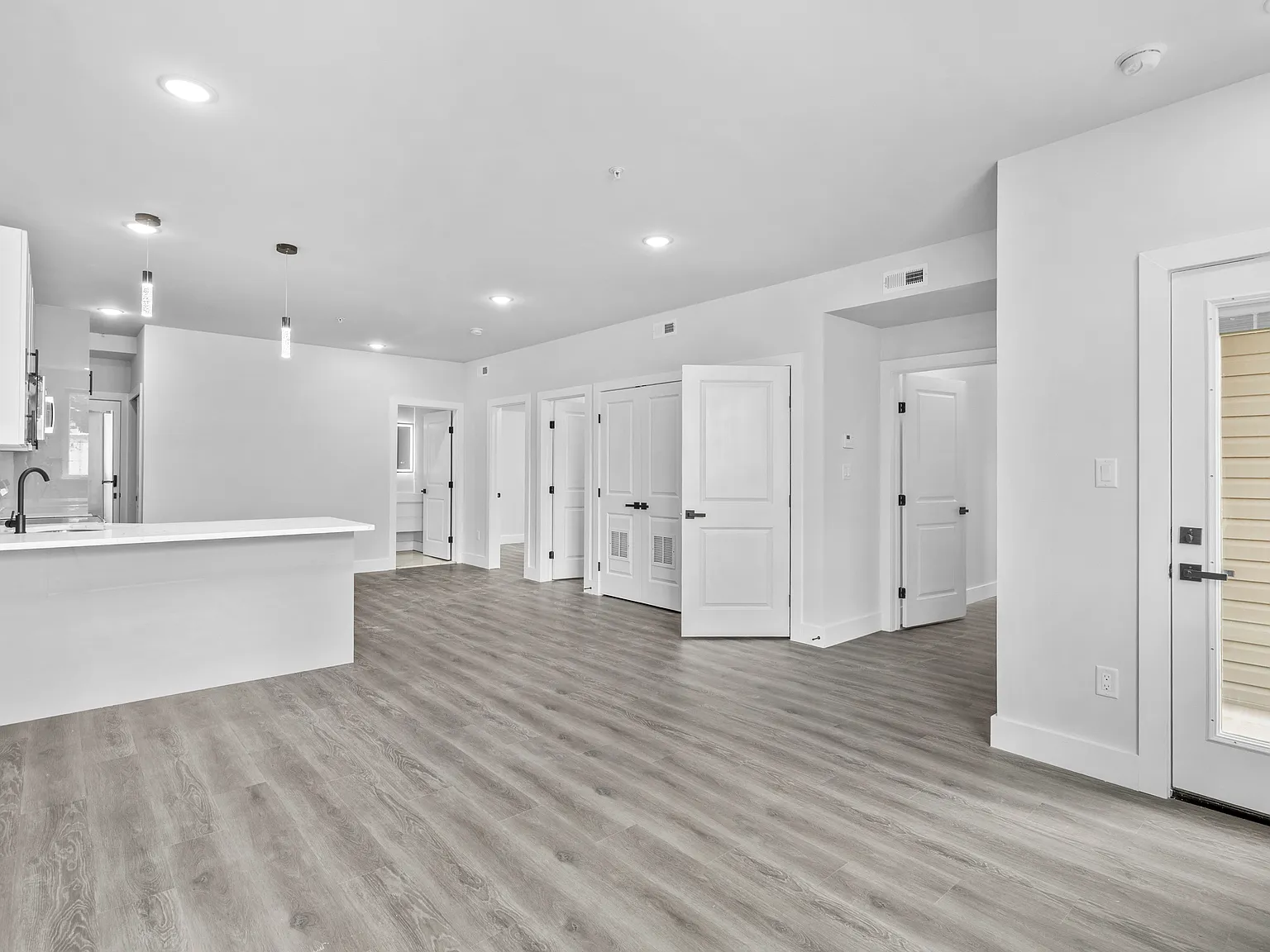 2 bed, $1,800 — Photo 3
