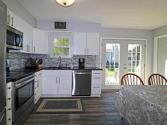 5th image of 170 Candleberry Ct