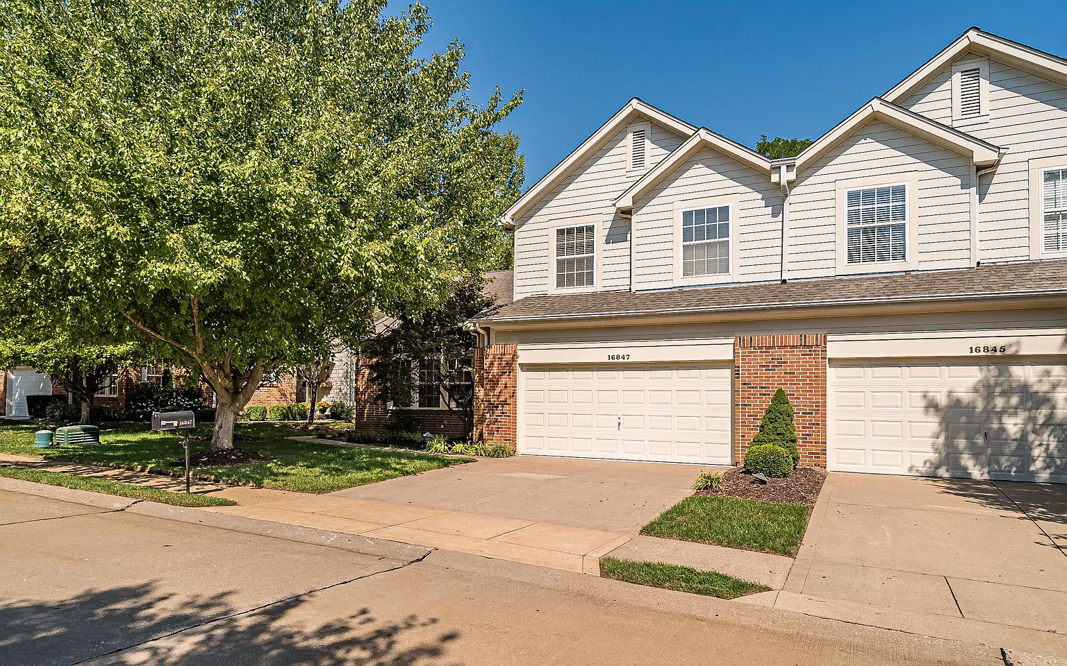 16847 Chesterfield Bluffs Cir photo 1
