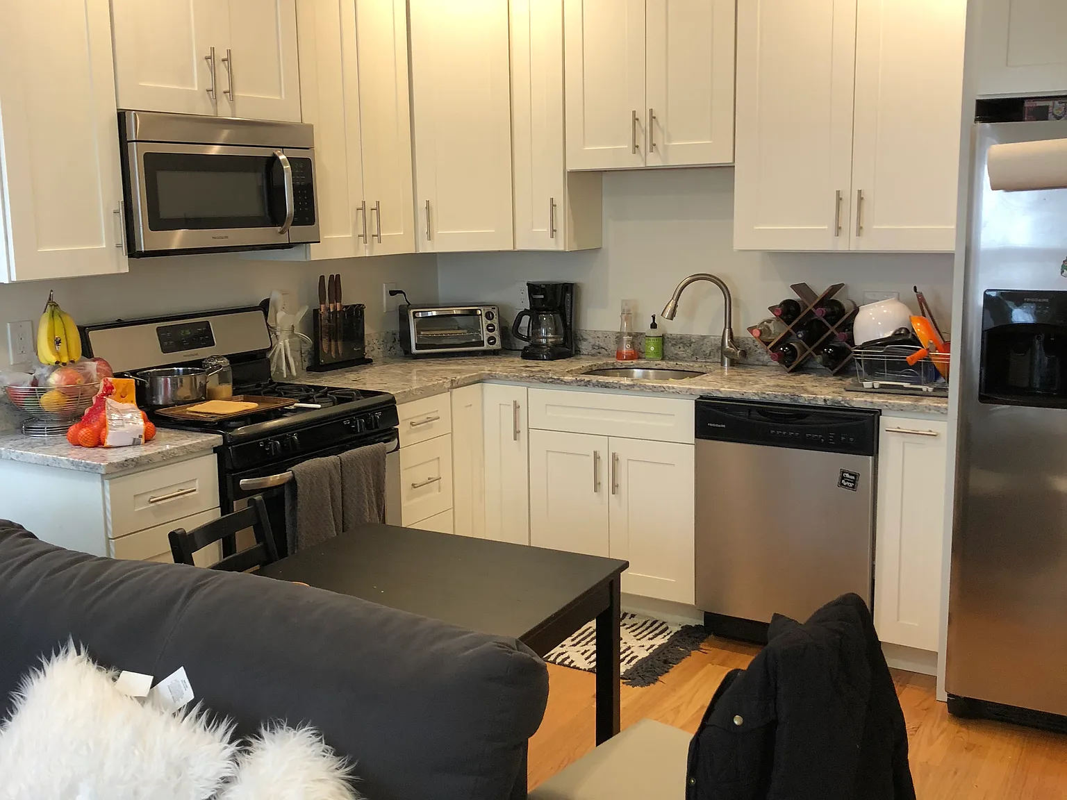 3 bed, 1.5 bath, $3,900 — Photo 2