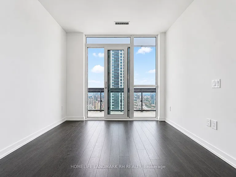 39 Roehampton Ave #2301 — Photo 10