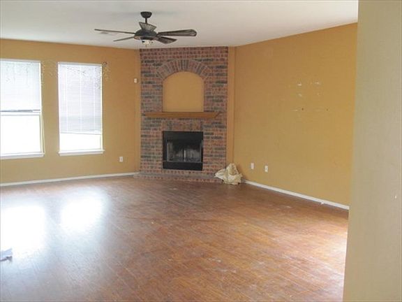 4th image of 413 Mossy Rock Dr