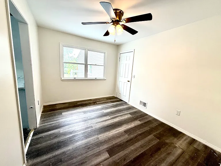 1000 Bismarck St — Photo 5
