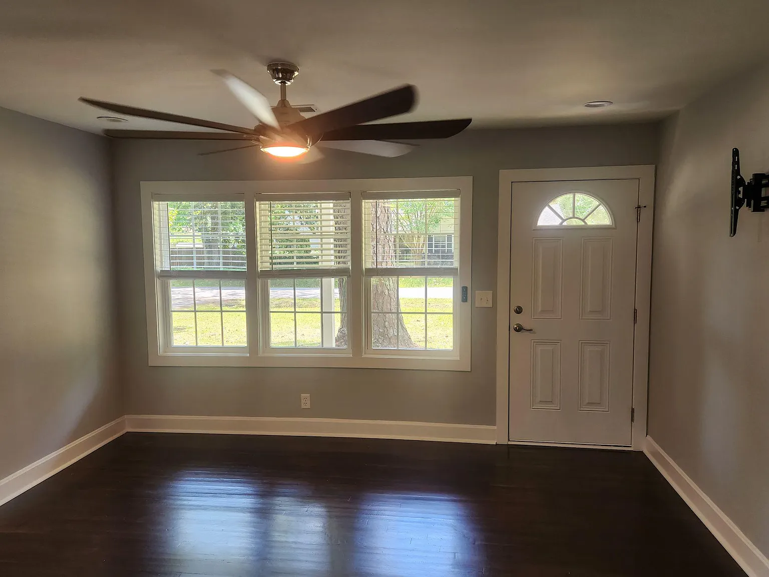 1172 Pauline Ave — Photo 2