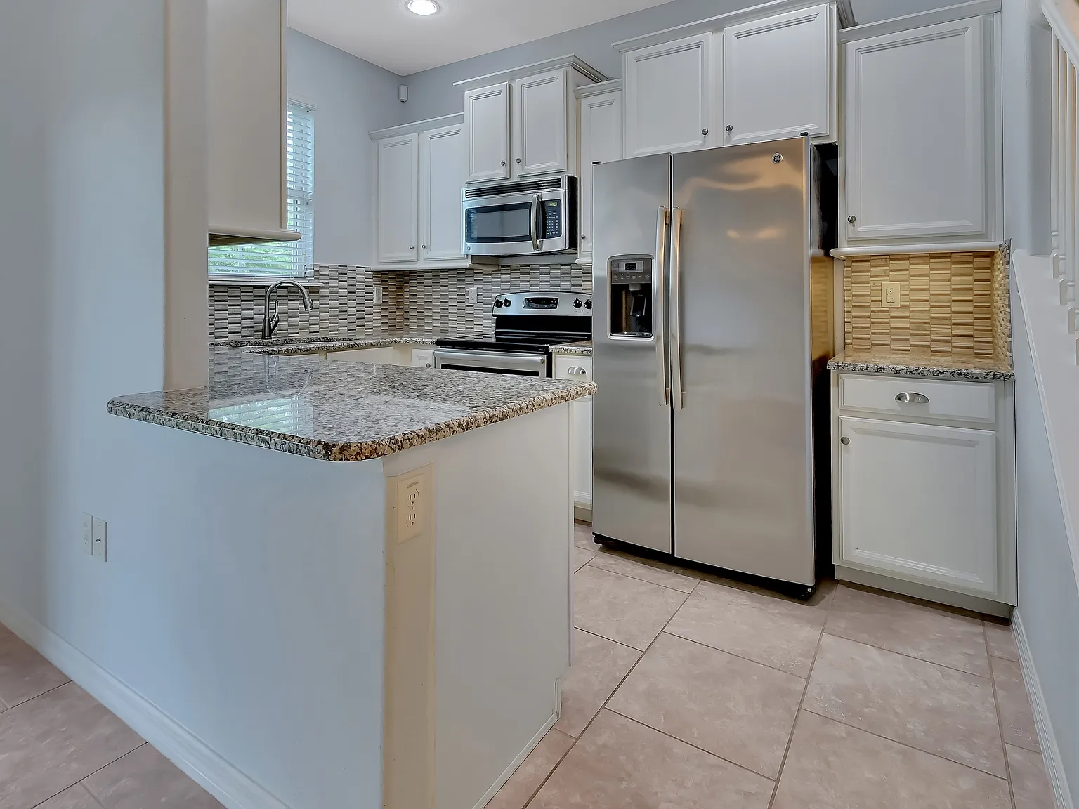 2 bed, 1219 sqft, $1,850 — Photo 3