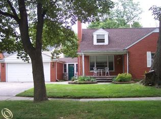 26356 Humber St, Huntington Woods, MI 48070