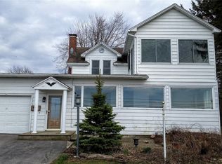 1056 Broadway St, Cape Vincent, NY 13618