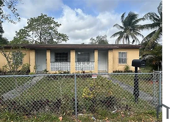 9902 NW 10th Ave — Photo 1