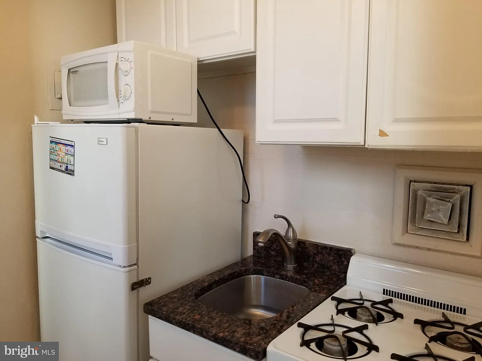 Studio, 1.0 bath, 383 sqft, $1,900 — Photo 3