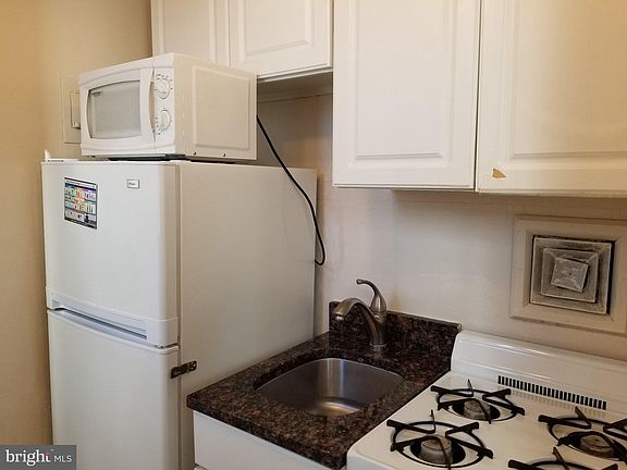 3rd image of 1121 Arlington Blvd APT 927