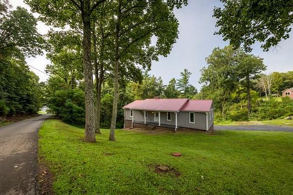 2nd image of 3217 Longview Dr