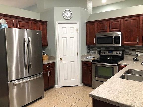 4th image of 1591 Champagne Ave