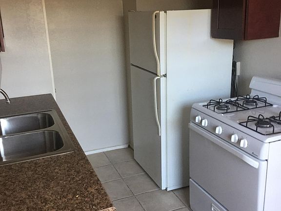 5th image of 561 1/2 22nd St