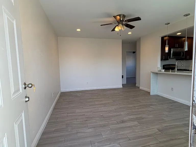 4253 1/2 Altadena Ave — Photo 5