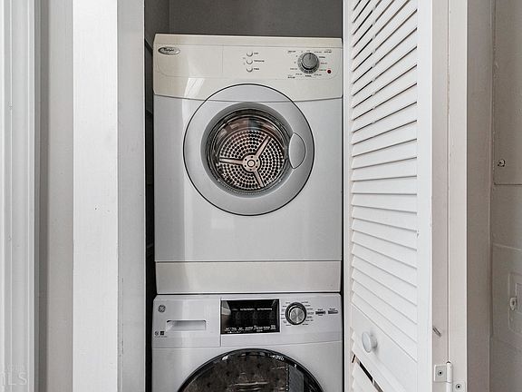 3rd image of 2167 Dresden Parc Cir NE Unit B